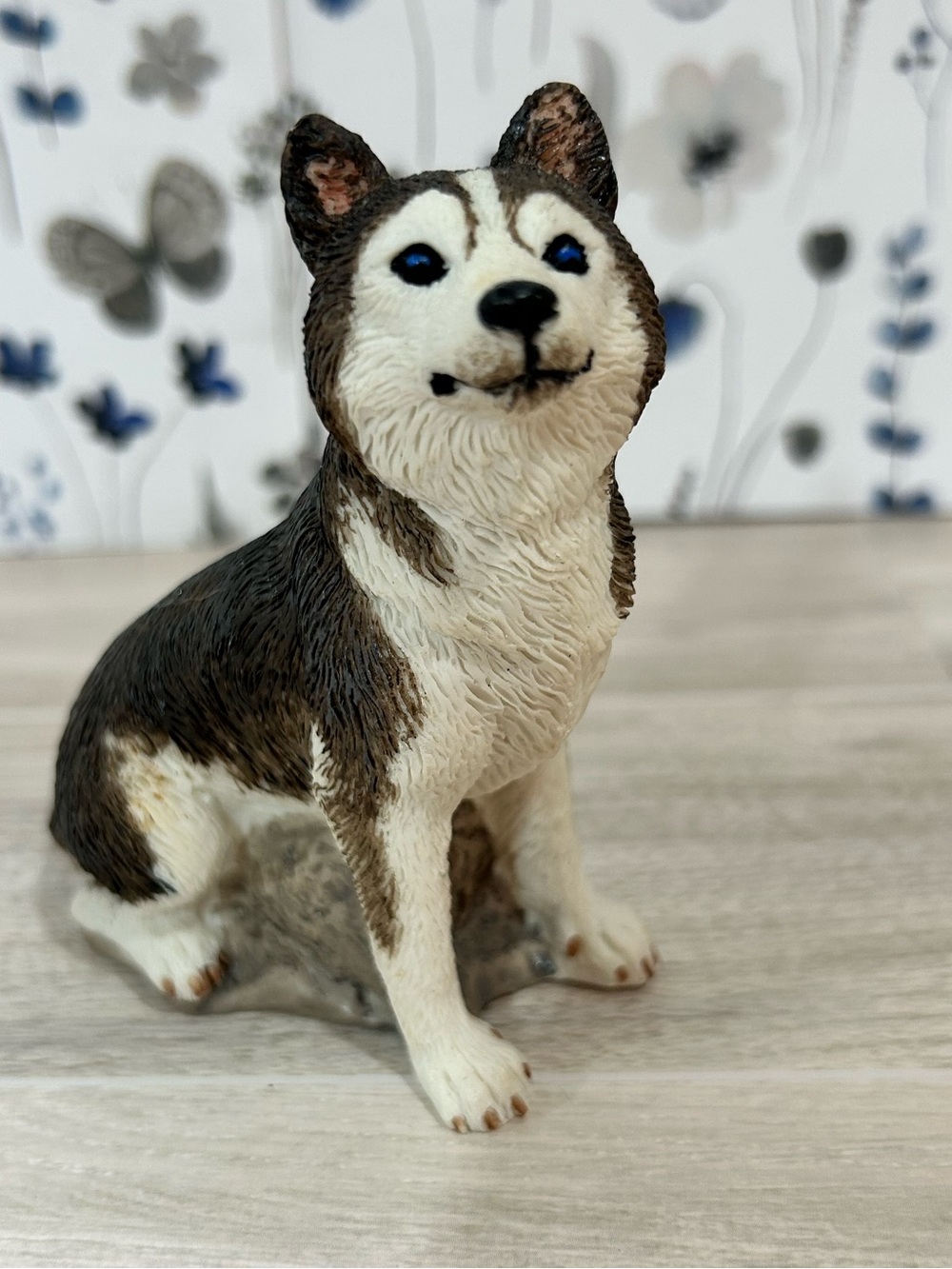 Vintage Charmstone Husky Figurine MarvArt Earl Sherwan Cold Cast Marble Dog